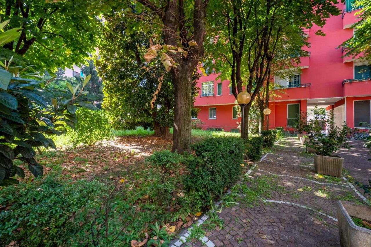 Navigli Apartment- Hosted By Sweetstay Мілан Екстер'єр фото
